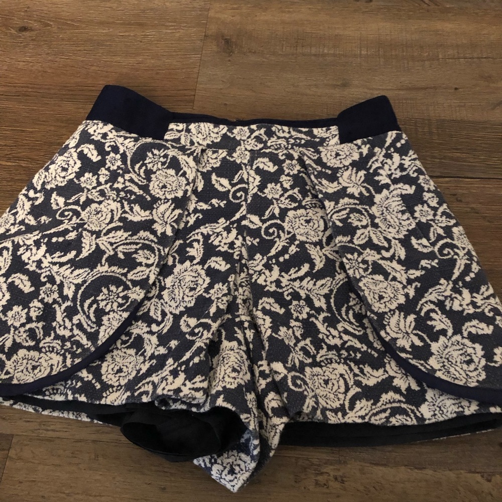 Navy Lave Print Skort